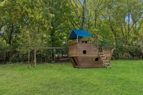 Huge Family Wildlife Retreat Close to the Lake